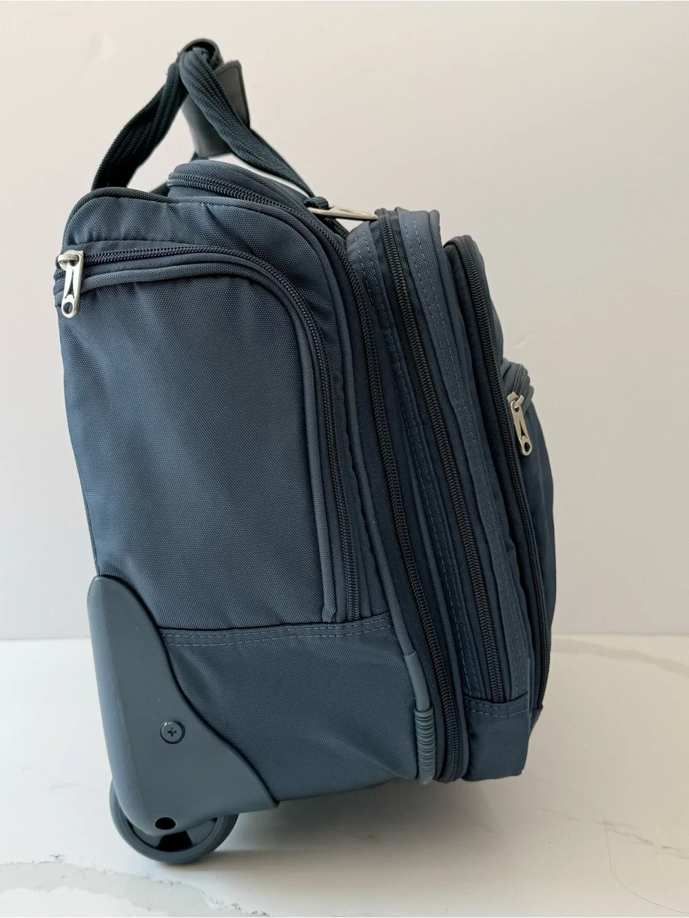 Travelpro Crew 16”Rolling Business Bag Blue Wheeled Carry On Travel Luggage Tote